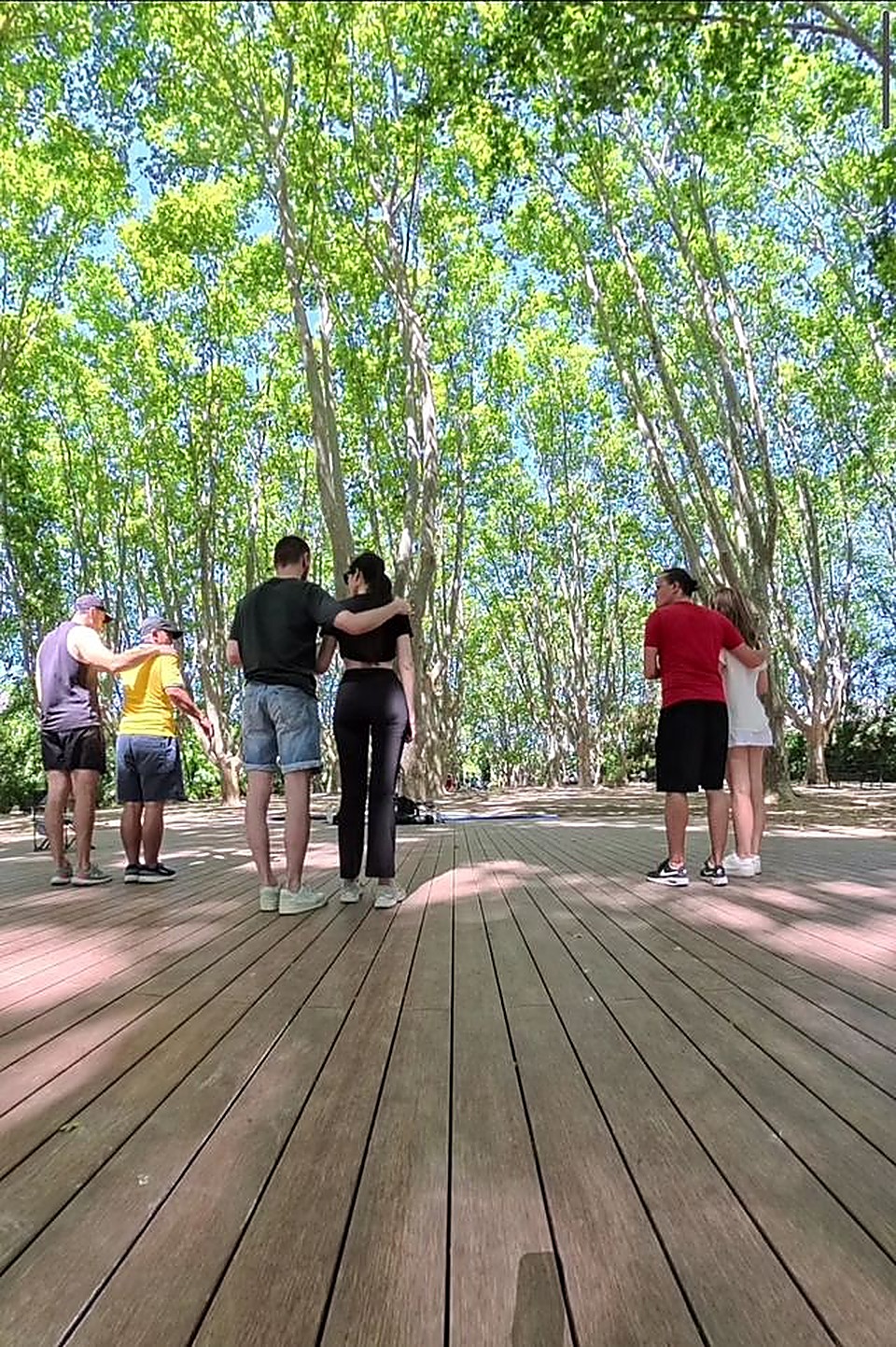 Pratique en extérieur, sous les platanes